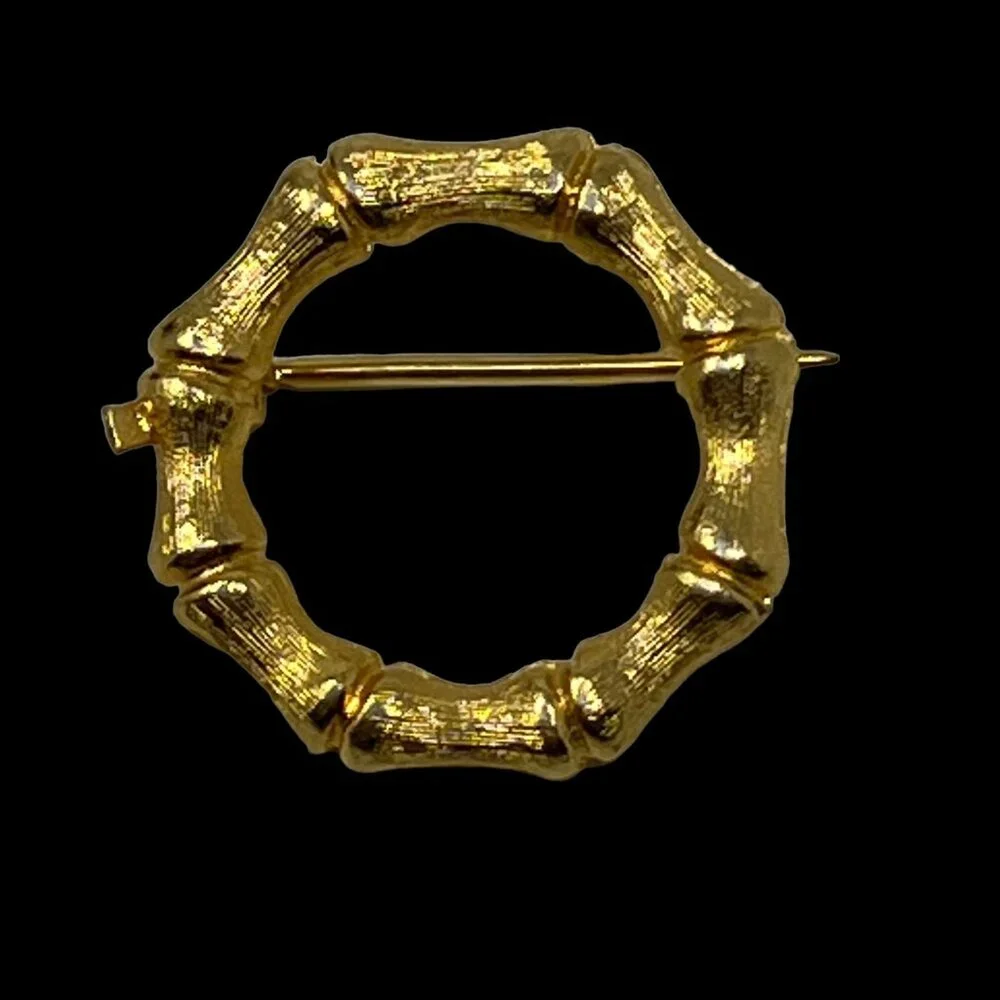 Vintage Brooch Round Circle Textured Gold Tone Bone Shaped Segments Pin‎